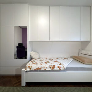 Dječja soba s krevetom od jasena