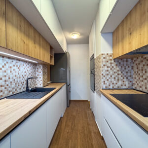 Kuhinja po mjeri - hrast artisan / bijela